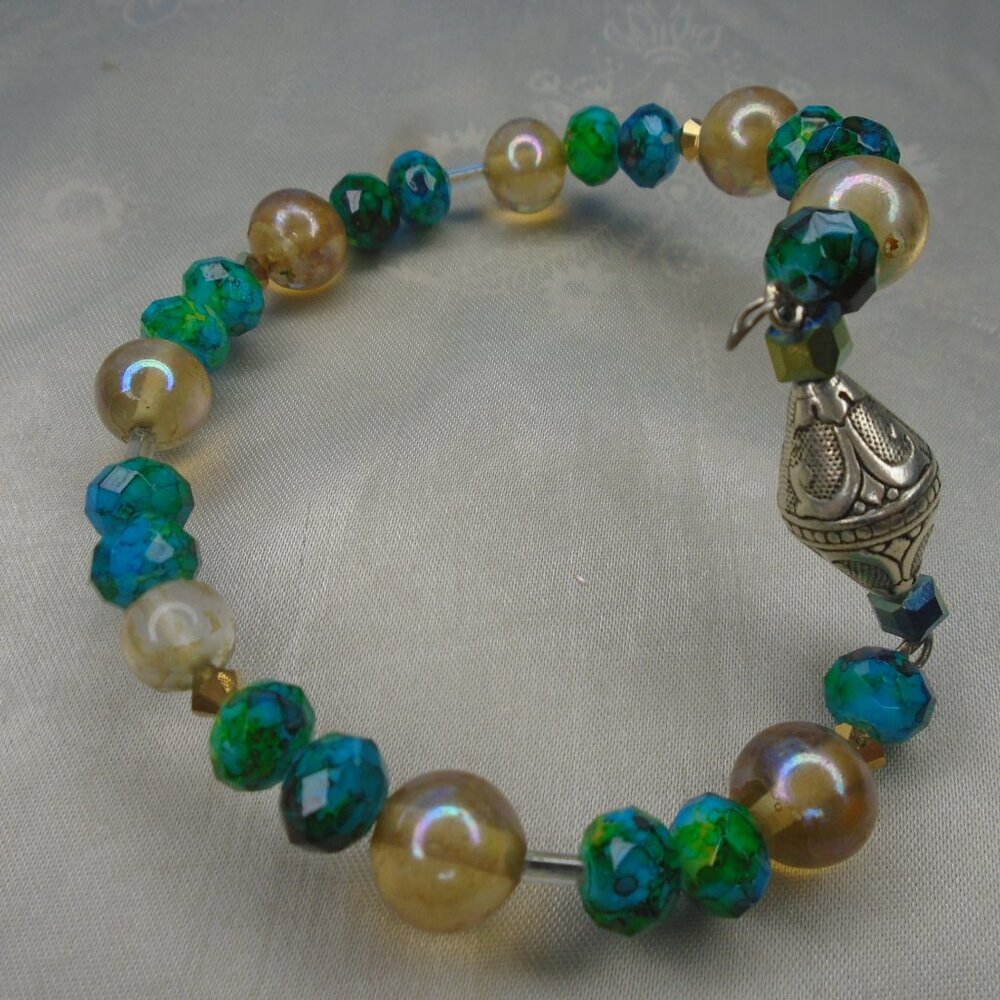 Green Bangle NEW Design, One of a kind " ZIG-ZAG " Bracelet with Sparkle - Picture 5 of 10